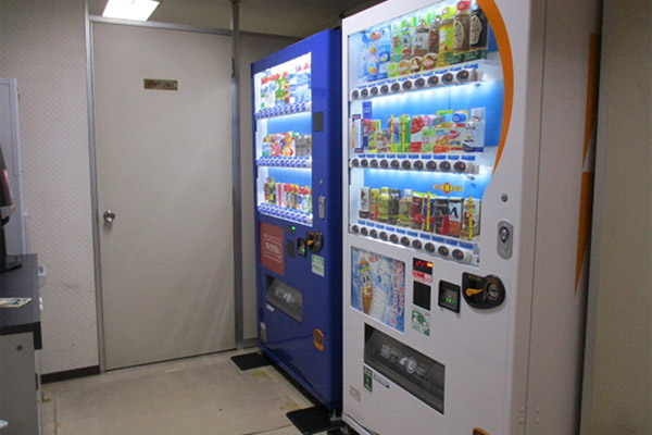 1階　自動販売機